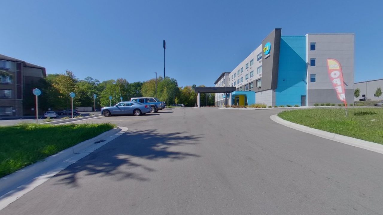 Tru By Hilton Comstock Park