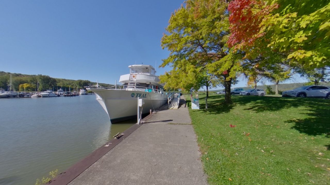 Discover Cayuga Lake Boat Tours